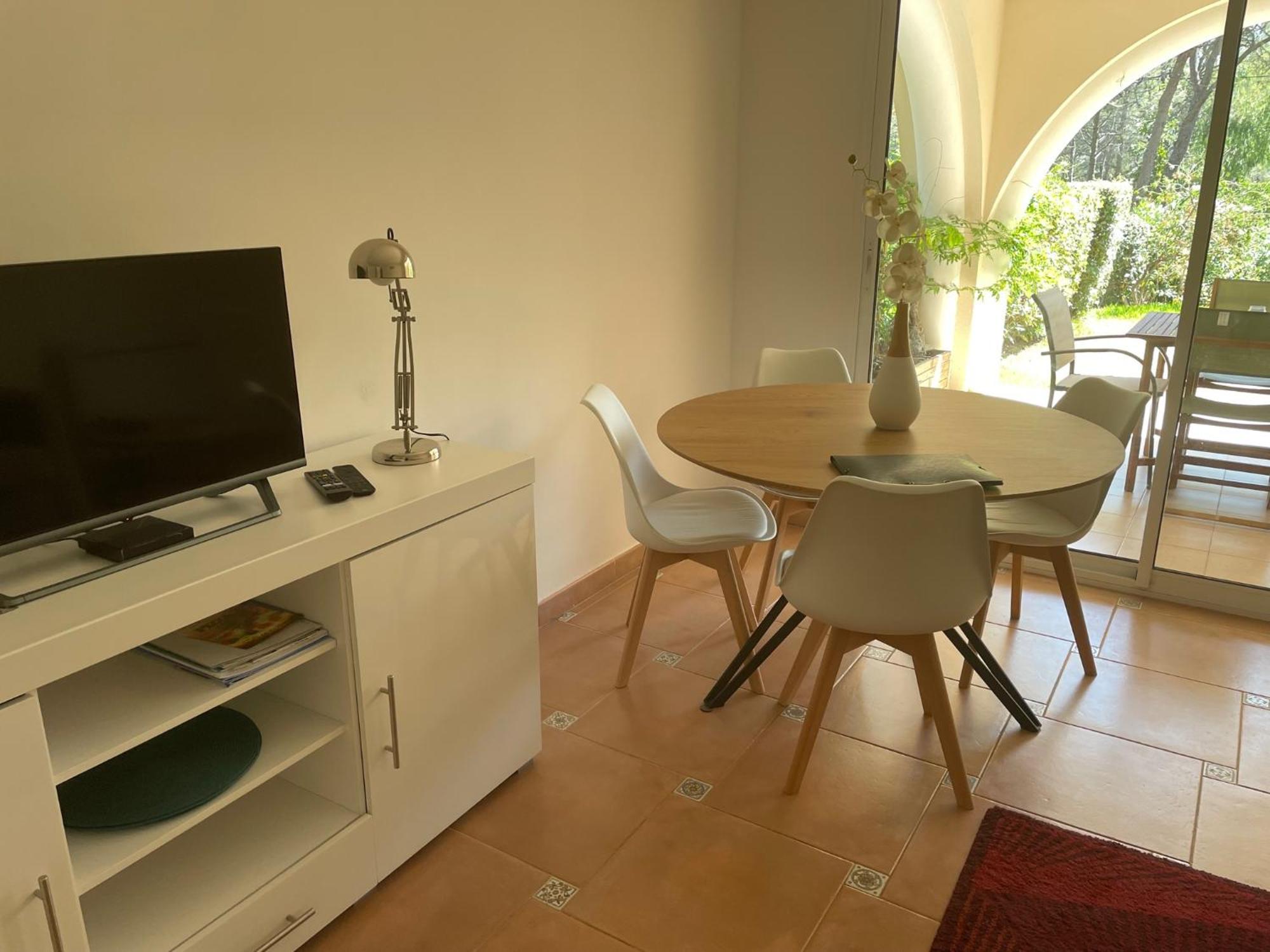 2 Pieces Saint Raphael Renove, Classe 4 Etoiles, 100 M Plages, Piscine, Tennis, Parc, Terrasse, Jardin Privatif Dış mekan fotoğraf